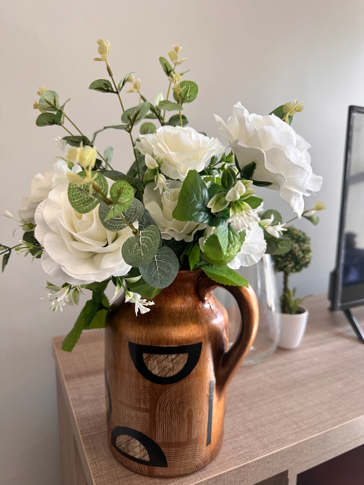 Vintage Bronze Ceramic Jar Vase: Timeless Patterned Decor for Modern and Traditional Interiors